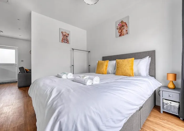 Complete Cute Apartment At Northfield Cottage